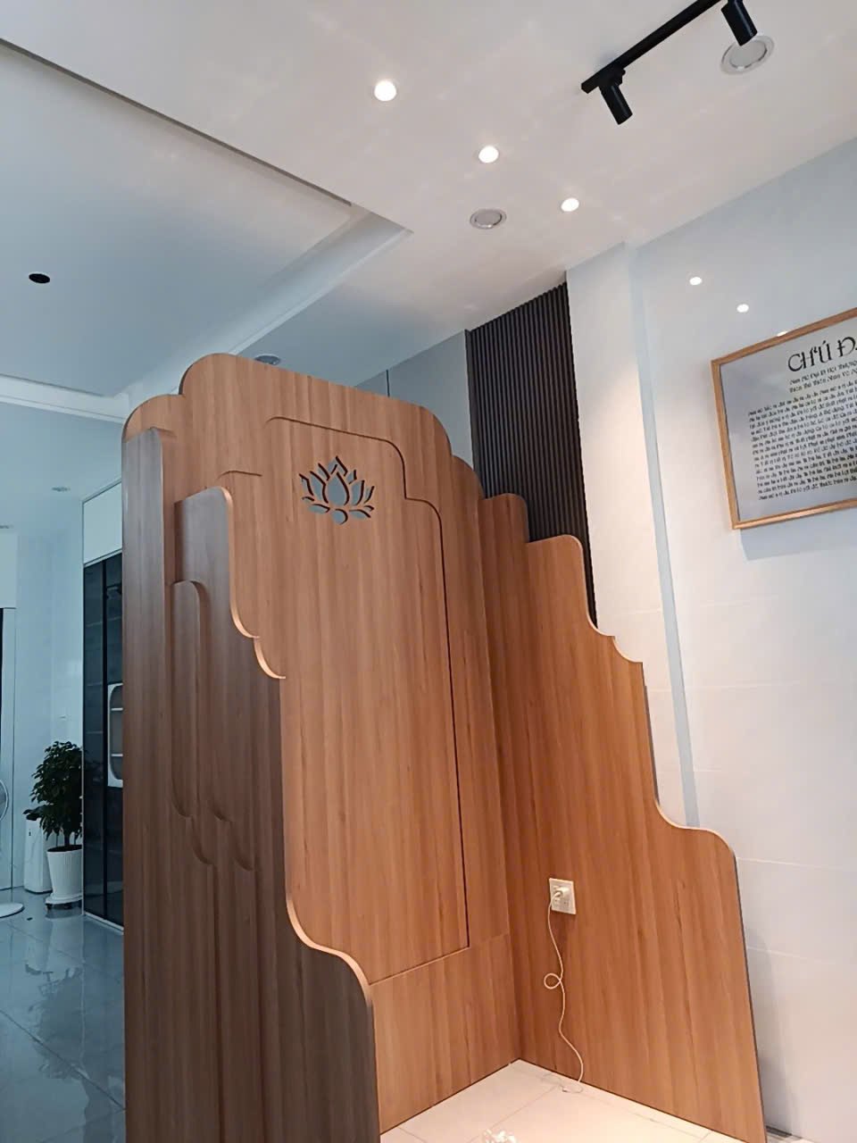Chi tiết vách và hạng mục gỗ trong nhà