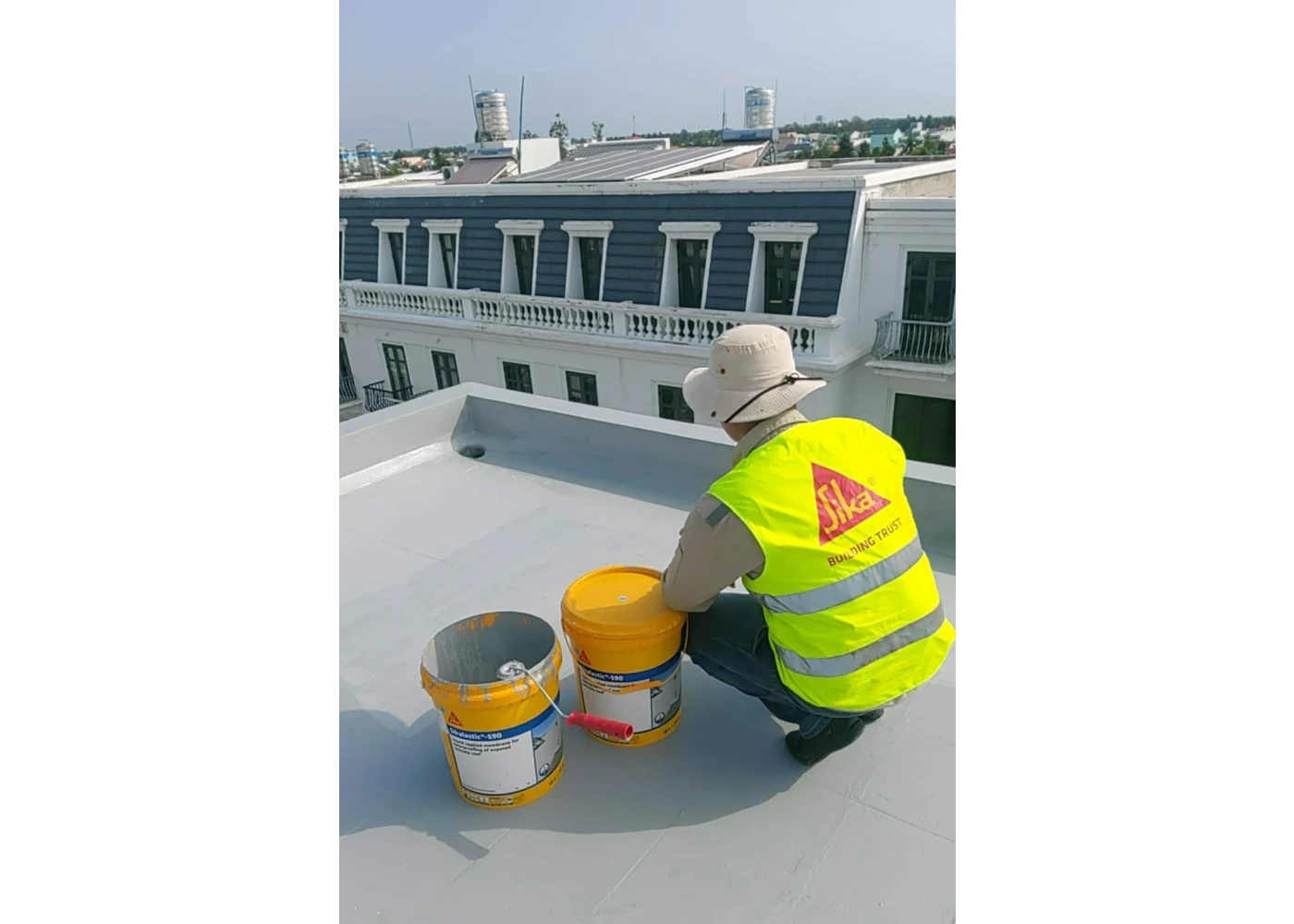 Thi c&ocirc;ng chống thấm m&aacute;i &middot; ảnh minh họa Sika